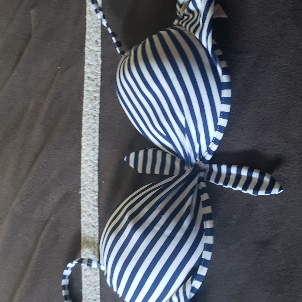 Xhilaration swim top size XL